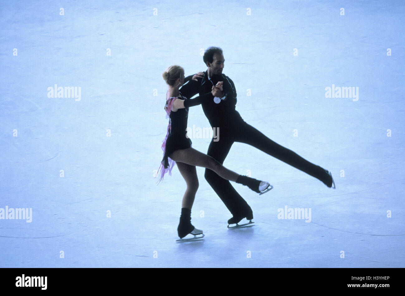 Le patinage artistique, le patinage libre, couple, loisirs, hobby, sport, sport de glace, patinage, Patinage, rendez-paire, couple de patinage, flou, danse sur glace, patinage sur glace, l'élégance, le mouvement, la coordination, deux, Banque D'Images