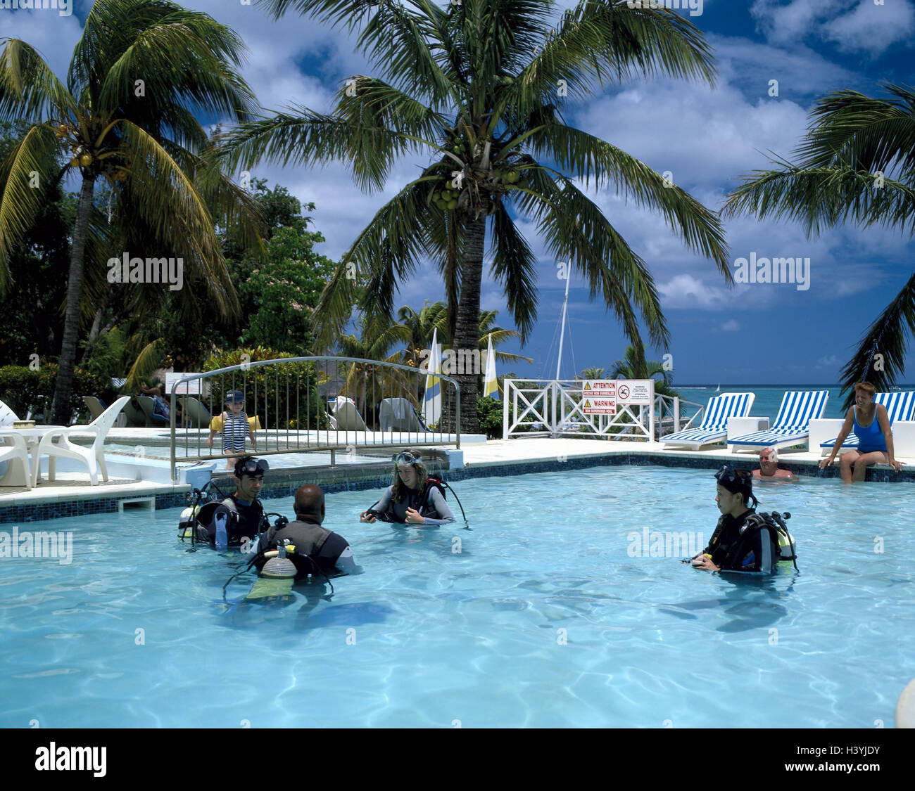 L'Ile Maurice, piscine extérieure, plongée sous-marine, de taux de change le modèle ne libération, de l'océan Indien, Maskarenen, île de l'état, island, touristiques, tourisme, piscine, cours de plongée, plongée sous-marine, apprendre, temps de loisirs, d'activités sportives offre, sport, sport d'eau, les loisirs, l'activité, s Banque D'Images