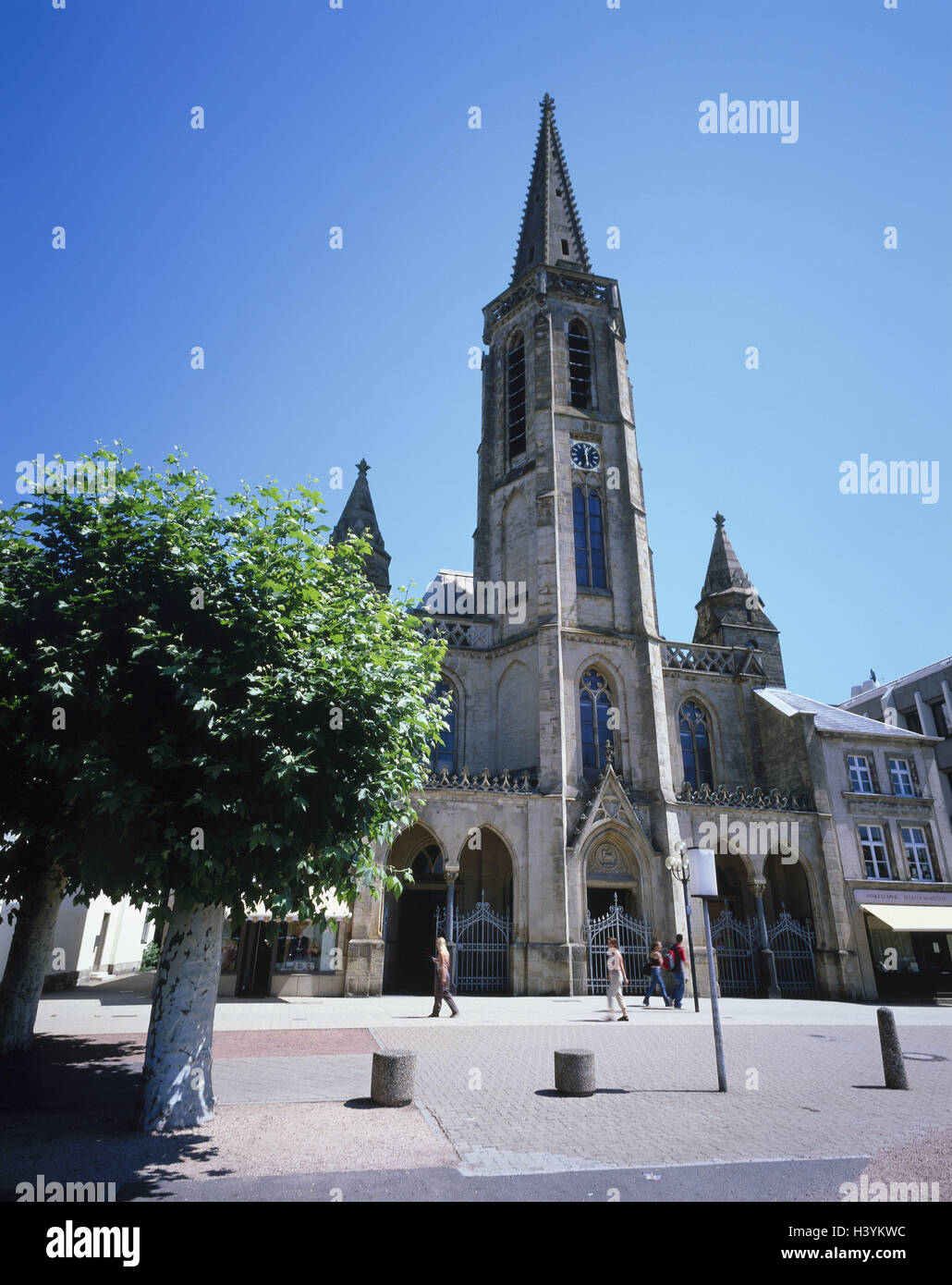 Allemagne, Sarre, Saarlouis, église Saint Louis, passant, l'Europe, l'Allemagne de l'Ouest, ville, immeuble, construction, l'architecture sacrée, l'Église, catholique, clocher, église, l'espace, passant par Banque D'Images