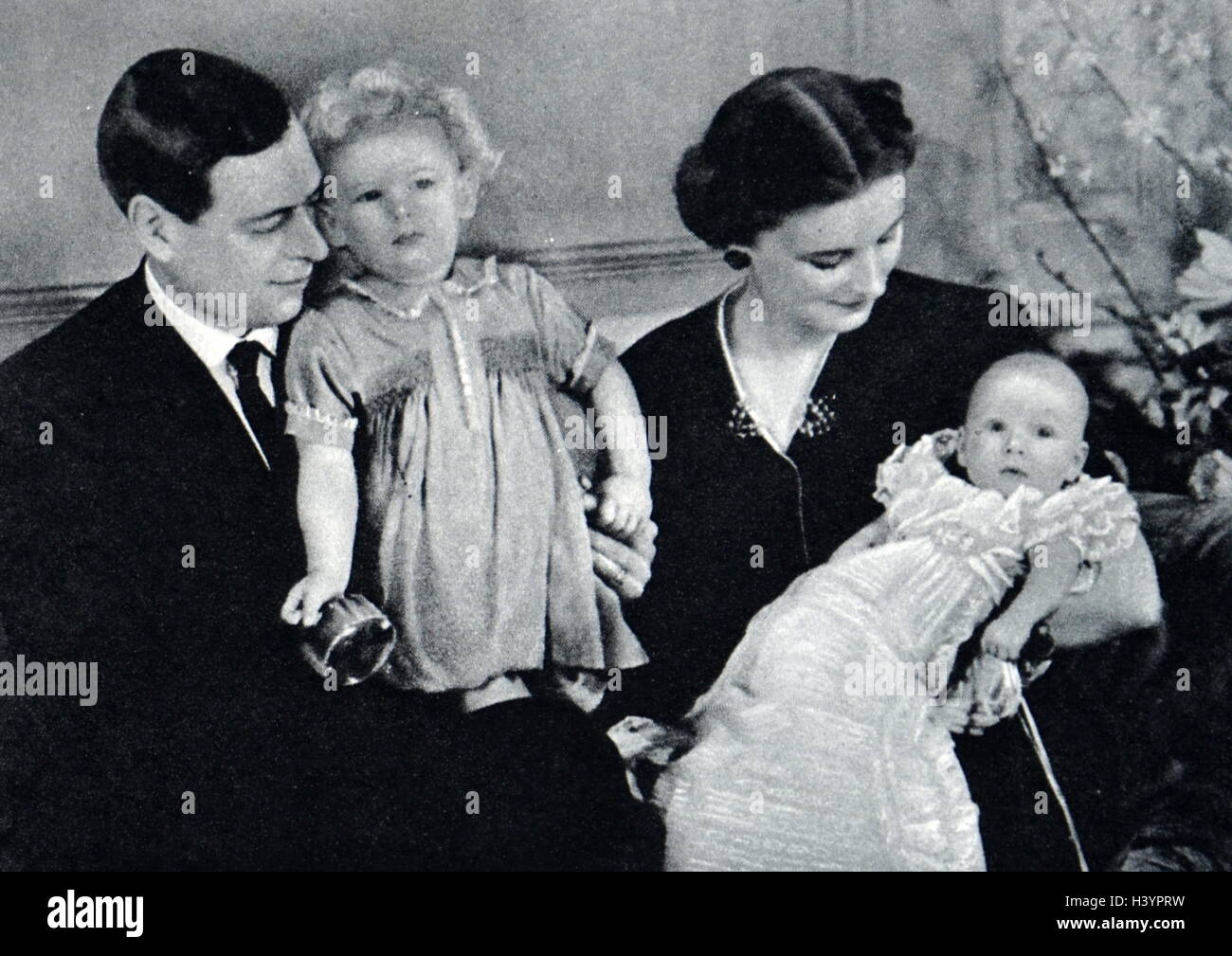 Le Prince George, duc de Kent avec sa femme, la Princesse Marina. Deux de leurs enfants sont vus dans la photographie : Prince Edward, duc de Kent (né le 9 octobre 1935) et la Princesse Alexandra, née le 25 décembre 1936) Banque D'Images