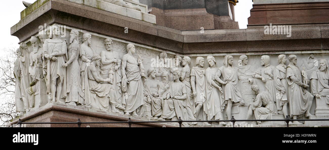 L'Albert Memorial dans les jardins de Kensington, Londres. Commandé par la reine Victoria en mémoire de son mari bien-aimé, le Prince Albert qui est mort de la typhoïde en 1861. Le mémorial a été conçu par Sir George Gilbert Scott dans le style néo-gothique. Ouvert en juillet 1872 par la reine Victoria. Banque D'Images