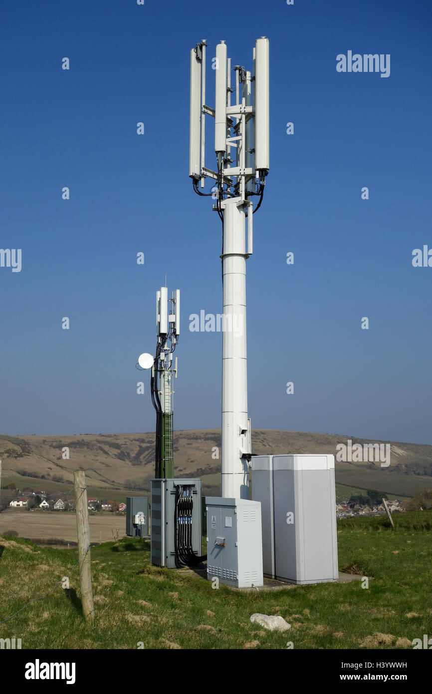 Téléphone mobile, mâts mât émetteur, antennes antenne de communications Banque D'Images