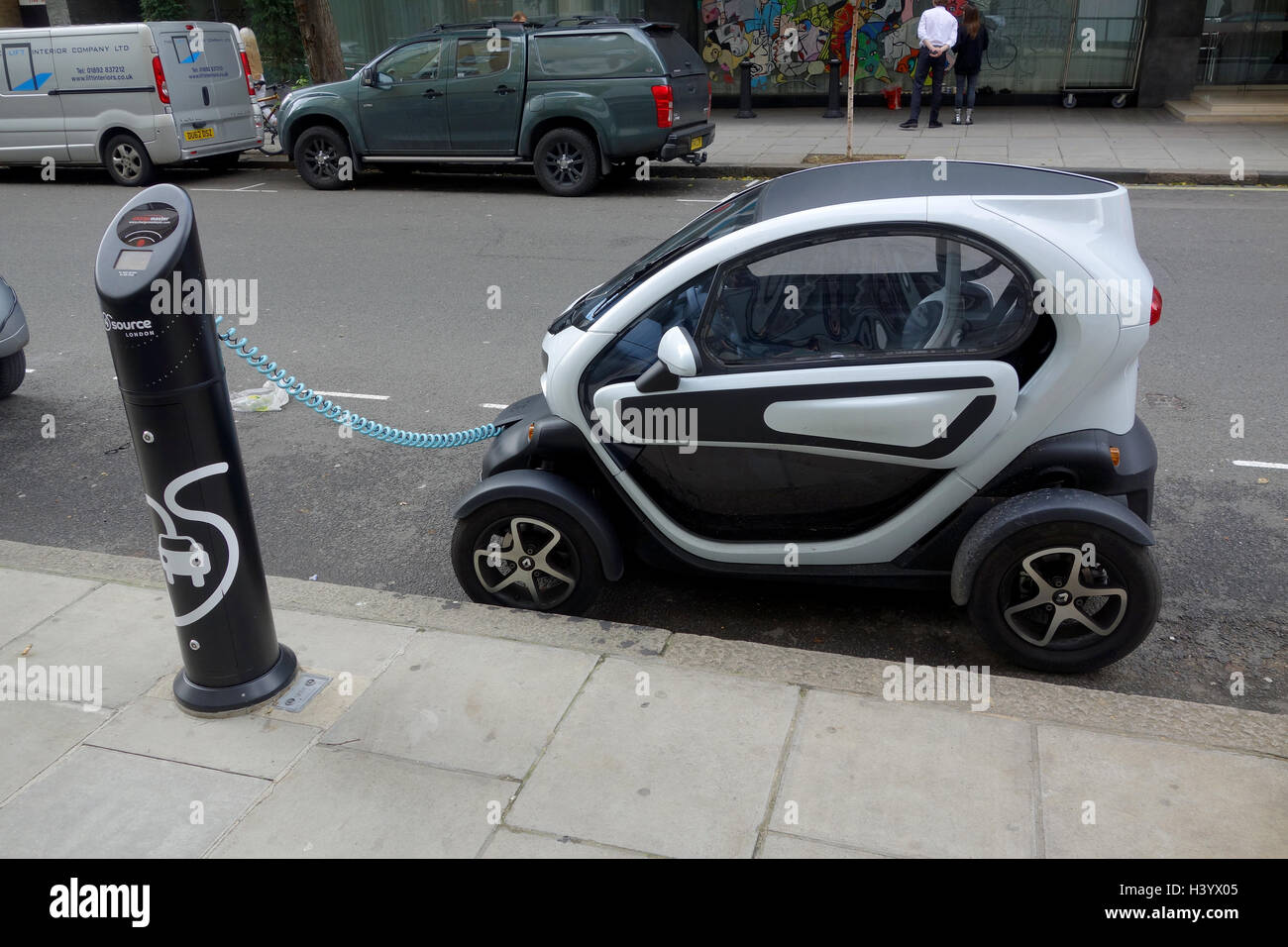 La voiture électrique d'être facturés à un point de tarification routière, UK Banque D'Images
