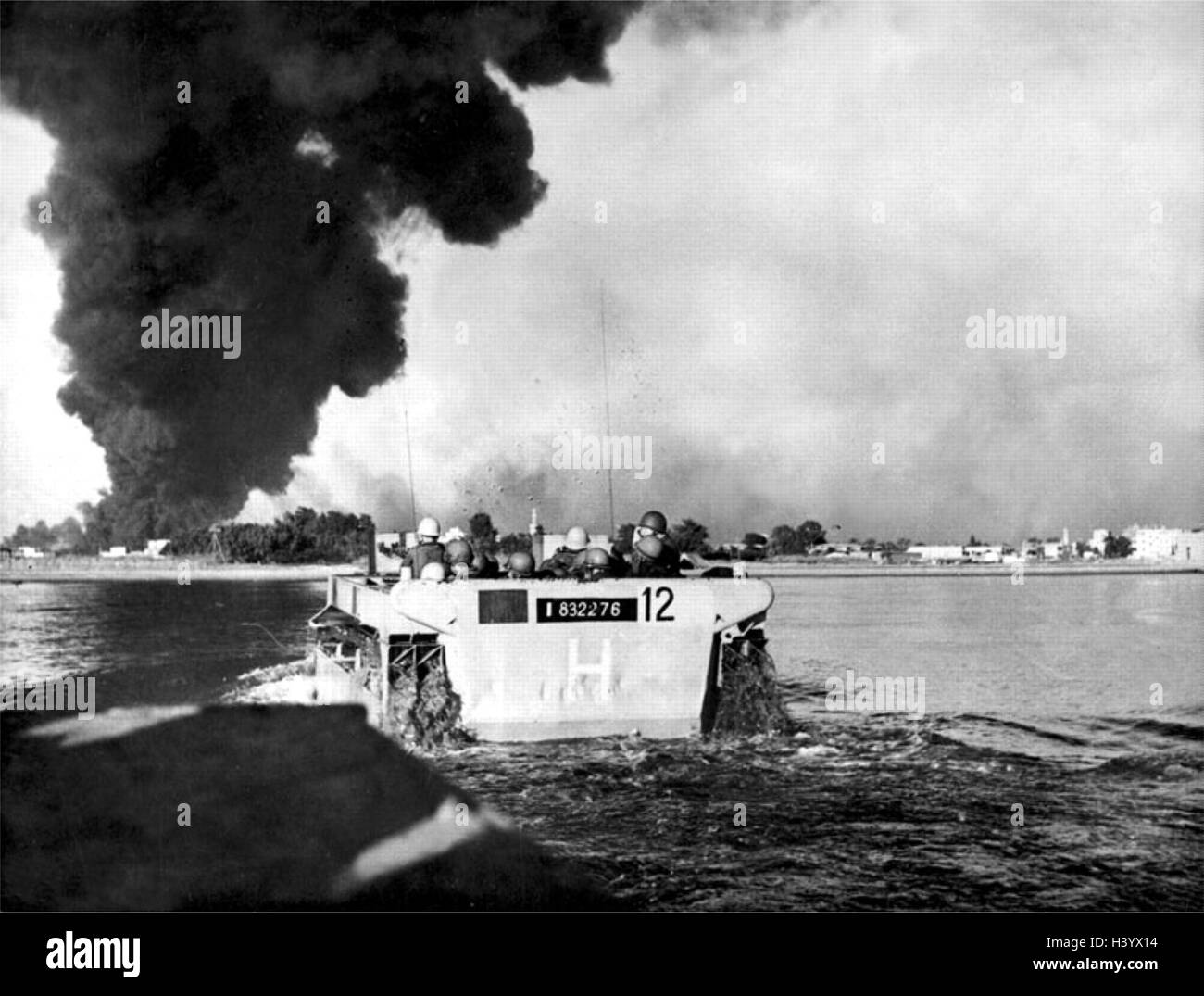 Les commandos français aller à terre dans un réservoir amphibie à Port Fouad, l'Egypte, lors de la crise de Suez. En date du 20e siècle Banque D'Images