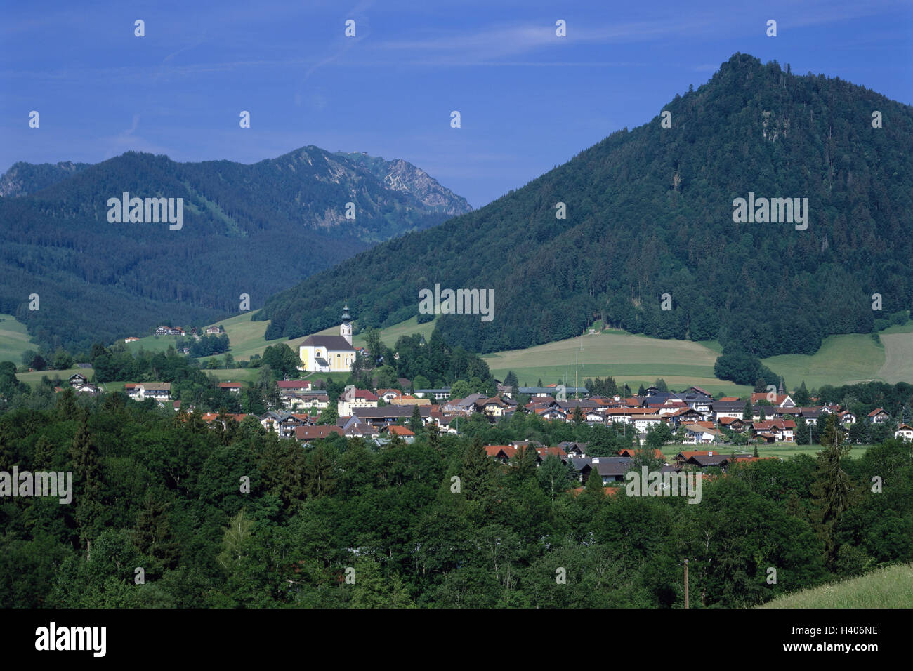 Allemagne, Bavière, Bade-Wurtemberg, Ruhpolding, vue locale, de l'église, l'été, l'Europe, la Haute-Bavière, Traunstein, place, maisons, maisons, église paroissiale, paysage de montagnes, montagnes, l'été Banque D'Images