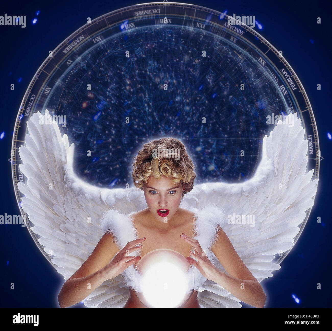 Femme, Engel, boule de cristal, signes du zodiaque, vue, avenir, studio, Noël, Noël, doublure, aile, aile de l'ange blanc, Noël, anges, anges gardiens, l'enfant Jésus, Sphère, Shine, prophétise signe du zodiaque, signes du zodiaque, spiritisme, occultisme, voyance, prédiction, prédiction, foreteller, clairvoyant, céleste, zodiaque, signes du zodiaque Banque D'Images