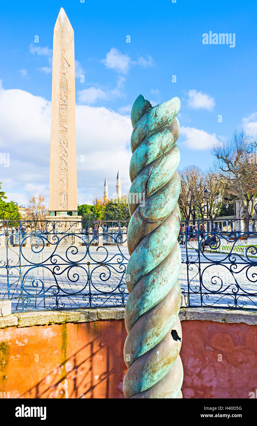Le Serpent ou colonne Trépied de Delphes est une ancienne colonne de bronze (à l'Hippodrome de la Place Sultanahmet, Istanbul, Turquie). Banque D'Images