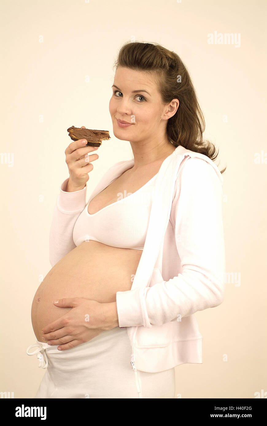 La Femme Enceinte Nutella Pain Manger Voir L Appareil Photo La Gestation La Gestation L Impression 25 35 Ans Enceinte Grossesse Bebe De L Abdomen Pain Nutella Chocolat Jusqu Bow Doucement La Nutrition La Faim La Femme Enceinte Nutella Pain Manger Voir L Appareil Photo La Gestation La Gestation L Impression 25 35 Ans Enceinte Grossesse Bebe De L Abdomen Pain Nutella Chocolat Jusqu Bow Doucement La Nutrition La Faim
