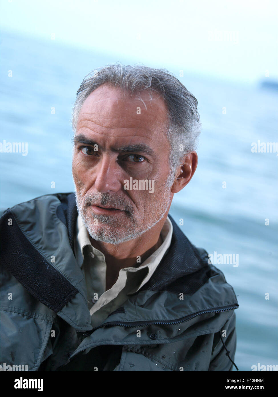 Mer Senior Coupe Vent Portrait Homme 50 60 Ans 60 70