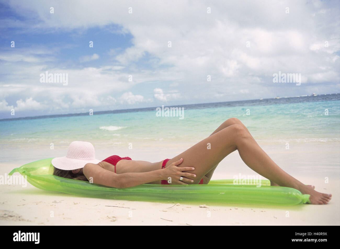 Femme Vacances Plage Mer Air Lit Se Coucher Le Sommeil