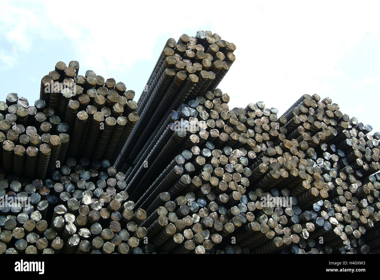 La Ferronnerie Le Stockage L Acier D Armature Detail D En Bas De L Industrie L Economie L Industrie De L Acier Industrie Des Metaux Traitement Des Metaux L Industrie Siderurgique Severe L Usine Metallurgique Traitement De L Acier Acier