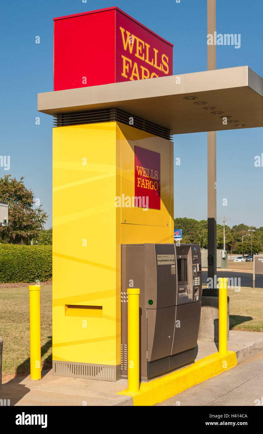 La Wells Fargo Bank drive-thru dans ATM Snellville (métro) Atlanta, Georgia, USA. Banque D'Images