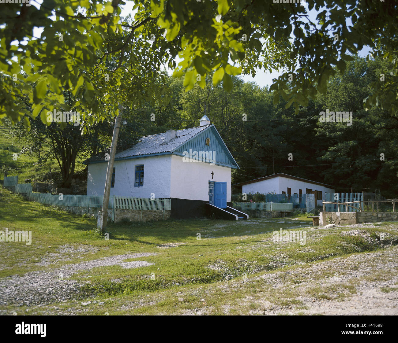 L'Ukraine, la Crimée, péninsule Partenit, cloître, Europe, Moyen-Orient, Europe, Respublika, partie Ukraïna, Republika Krym, immeuble, bâtiment Cloister, petites, prairie, arbres, en milieu rural Banque D'Images