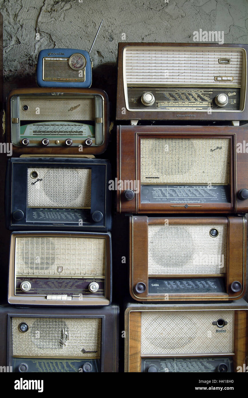 Nostalgie, postes de radio, empilés, radios, radio, radios, des récepteurs  de radiodiffusion, radios à ondes courtes, consignataires, radio,  destinataire, d'accueil, messages, musique, émetteur, la fréquence, les  appareils électriques, par voie ...