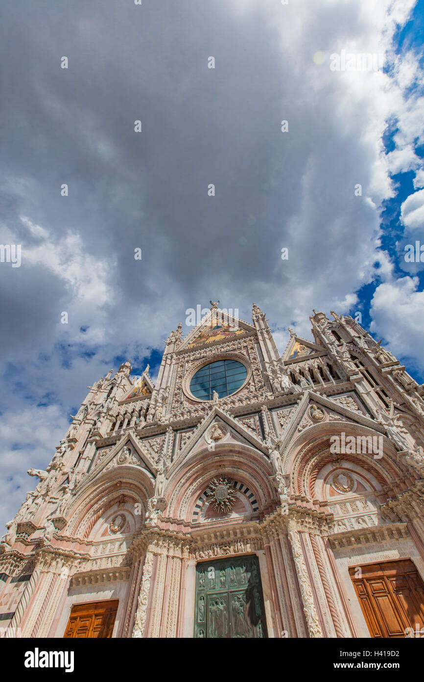 Façades et détails architecturaux de la cathédrale Duomo, la cathédrale de Sienne, Italie Banque D'Images