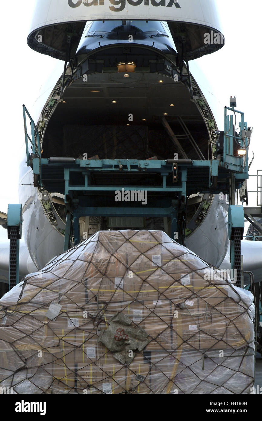 Le Luxembourg, l'aéroport, enfant trouvé, cargo, bug, ouvertement, de charge, de détail, le Benelux, l'aéroport international, Luxemburg-Findel Cargocenter air lux, avion cargo, Boeing 747-400, machine, cargo, chargé, déchargé, le transport, la promotion, le fret aérien, le fret, l'aviation civile, le trafic aérien, le trafic aérien, de la logistique, transport Avion Banque D'Images