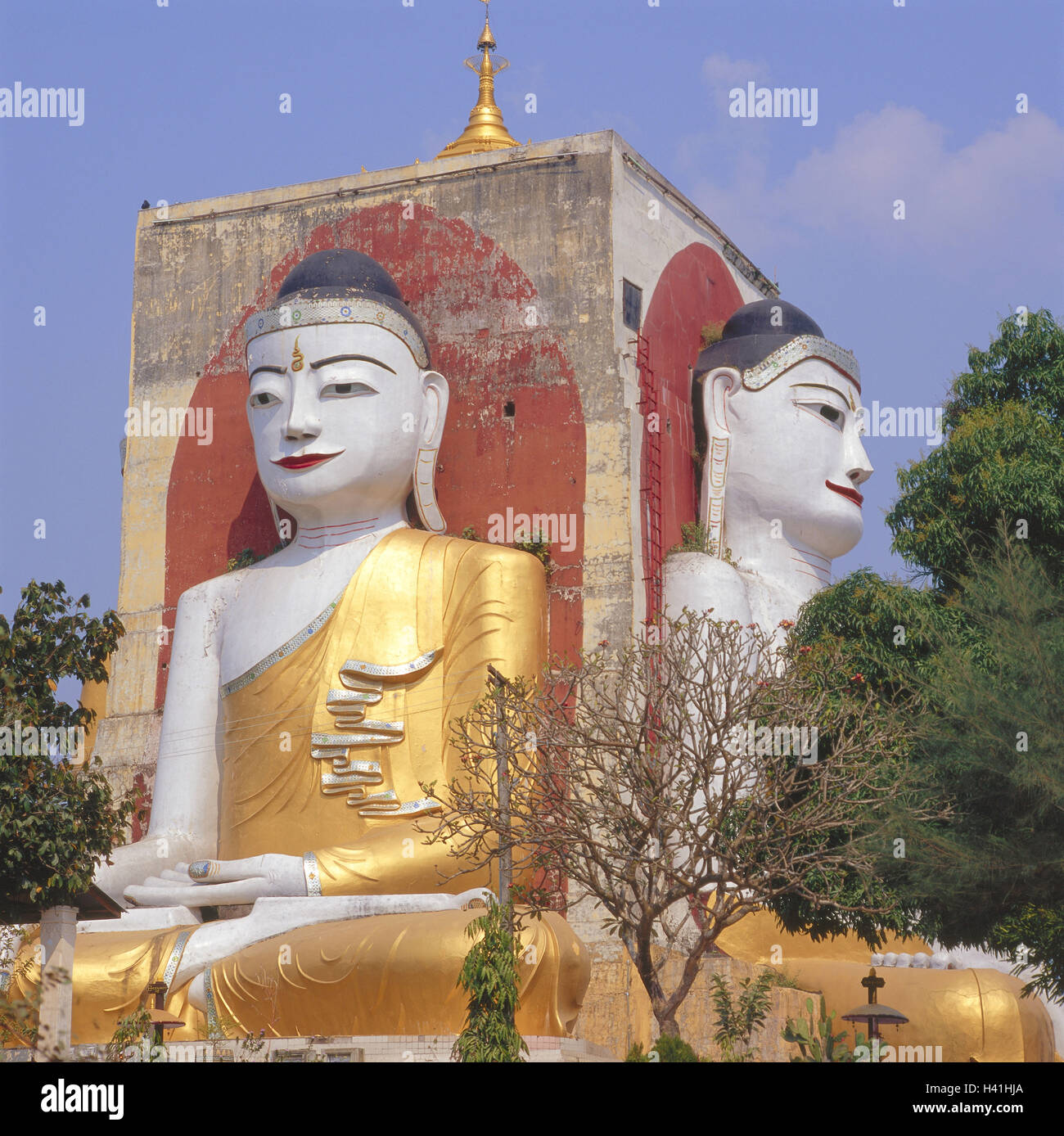 La Birmanie, Bago, pagode Kyaikpun, détail, figures de Bouddha, Birmanie, Myanmar, pagode, quatre-look pagode, construit en 1476, la structure, l'architecture, de style architectural, Bouddhas, statues de Bouddha, de figures, de 30 m de haut, dos à dos, l'art, la culture, le lieu d'intérêts Banque D'Images