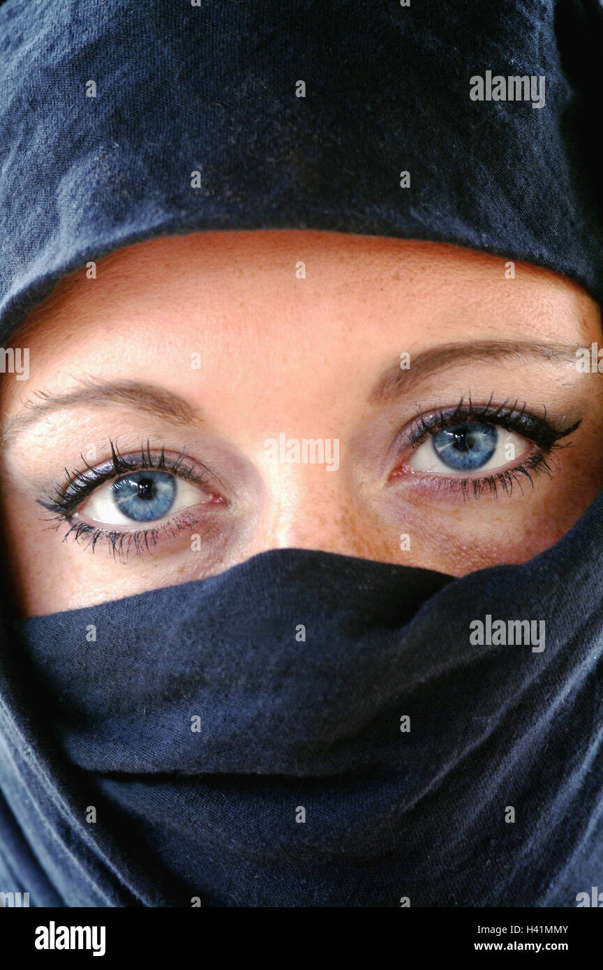 Woman, face voile, yeux bleus, Portrait, l'Islam, la religion, les femmes  font face à des voiles, voiles, couvercles, termine une partie, de l'œil,  la couleur des yeux bleu, regard, voit, les cuirs,