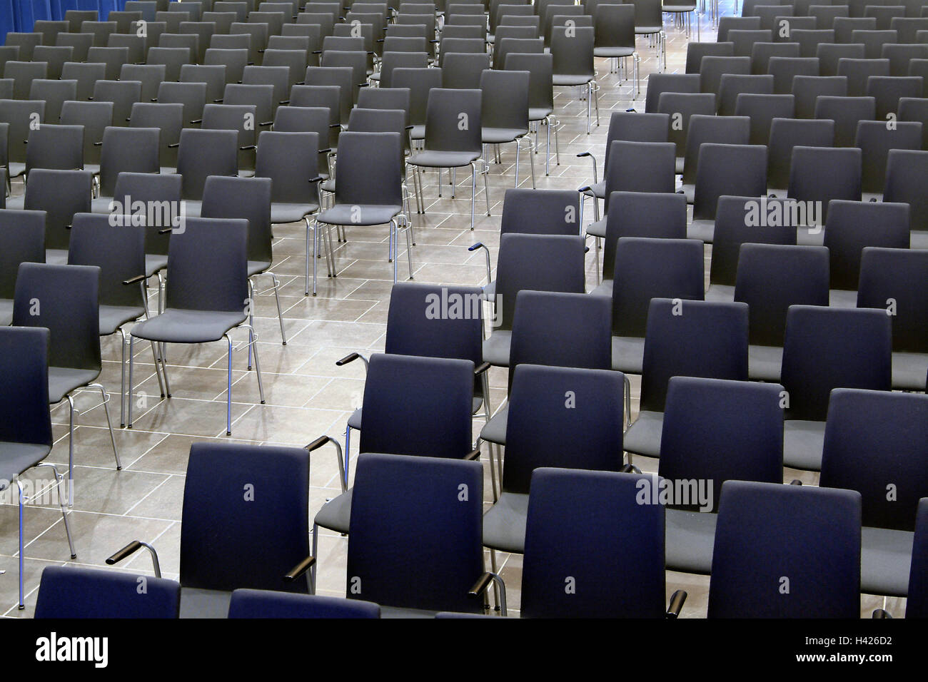 L'Auditorium, chaises, vide, hall, salle de spectacle, l'événement, de  sièges, chaises, fauteuils, série de lignes, line-up, série, sièges,  système, conception, commande, de façon substantielle, côte à côte, sortie  Photo Stock - Alamy