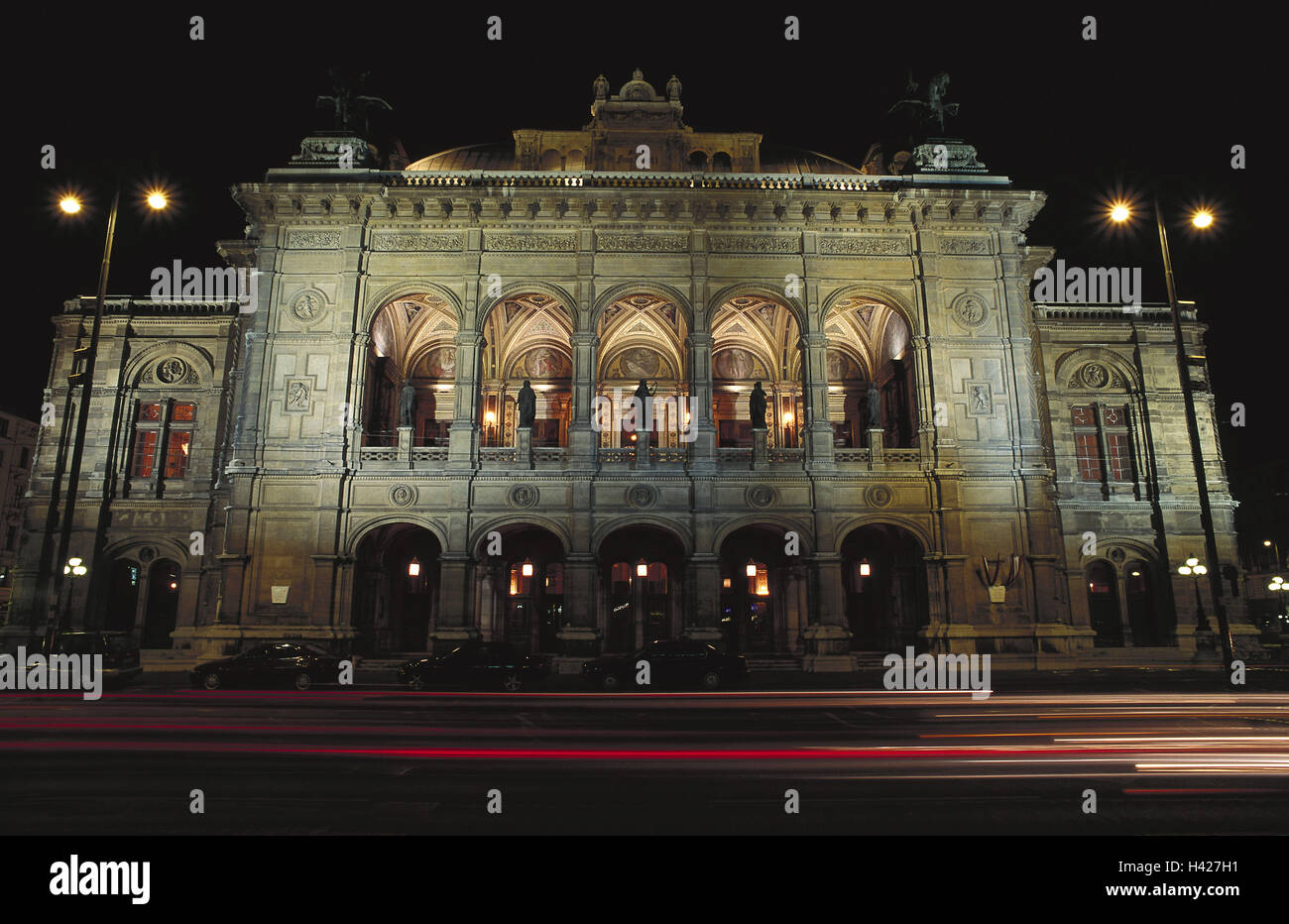 L'Autriche, Vienne, l'opéra d'état, l'éclairage, nuit, Europe, capital, l'anneau de l'opéra, opéra, opéra, opéra, opéra de Vienne-house, de la structure, de style Renaissance-Bow, l'architecture, l'endroit d'intérêt, l'icône, la conception, l'opera visit, musique, soirée concert, opera ball, animation Banque D'Images