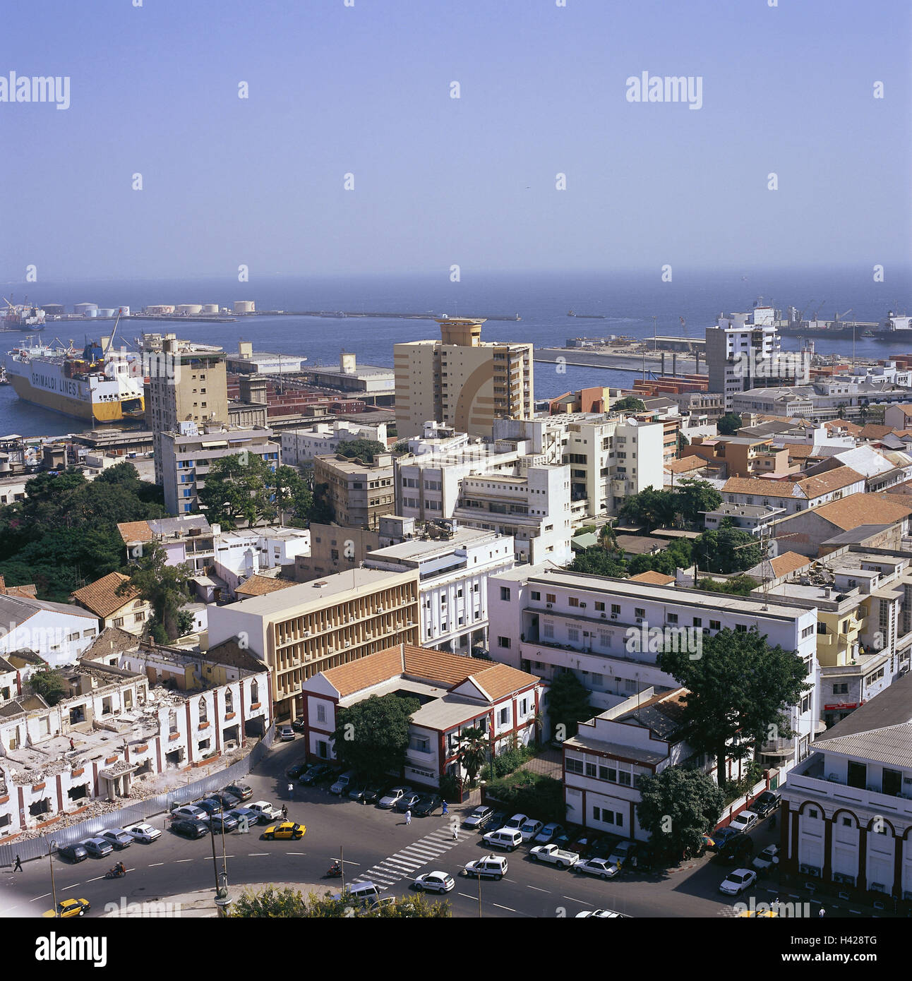 Sénégal, Dakar, vue ville, port, mer, Sud, Ouest, Sud, presqu'île, le Cap Vert, port, ville, vue sur la ville, capitale, rue, maisons, a condamné, lors de travaux de démolition de la chambre haute, s'élève, trafic, trafic, ville port à conteneurs, navires, porte-conteneurs, sommaire, Banque D'Images