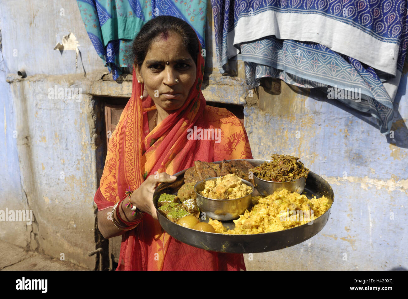 L'Inde, Rajasthan, Jodhpur, la vie de la rue, indienne, de l'alimentation, faire la moitié, portrait, Banque D'Images