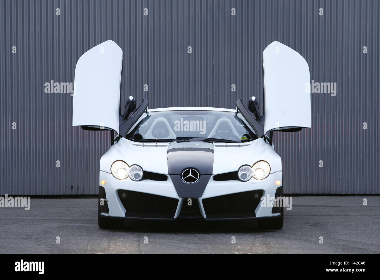 Mercedes SLR McLaren Gemballa, head-on, portes pliantes ouvertement, pas de biens, Banque D'Images