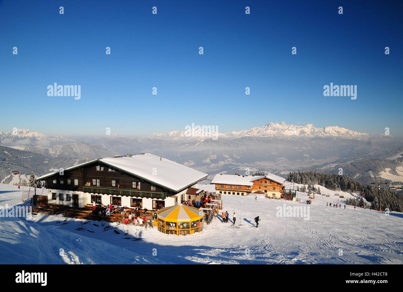 L'Autriche, Pays de Salzbourg, Flachau, piste de ski, chalet de ski, Banque D'Images