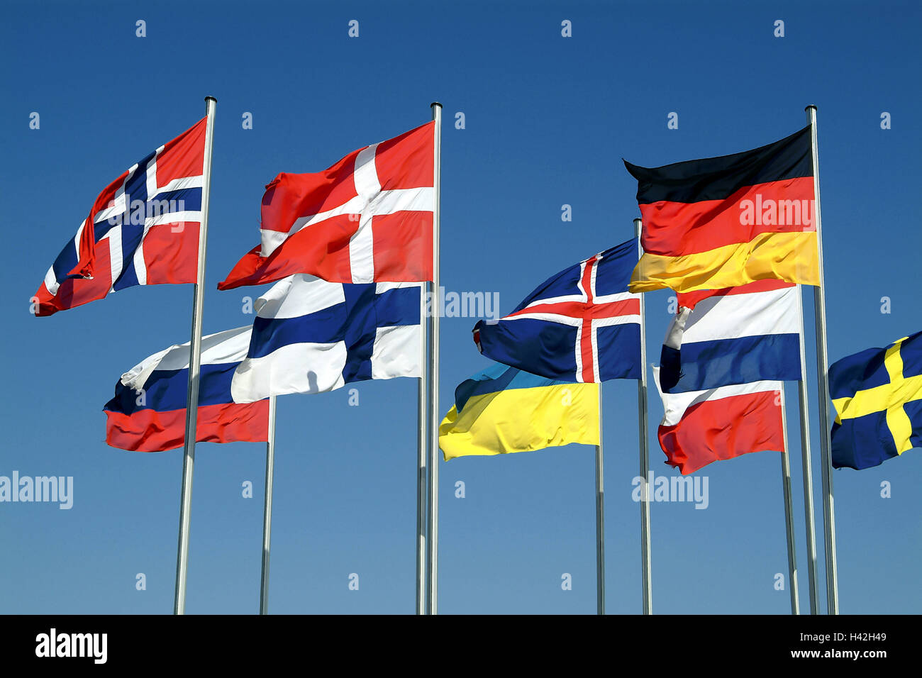Mâts, drapeaux nationaux, européens, mâts, drapeaux, drapeaux, drapeaux,  Europe, Allemagne, Scandinavie, Finlande, Norvège, Suède, Danemark,  Islande, Slovénie, l'Ukraine, les Pays-Bas, Pologne Photo Stock - Alamy