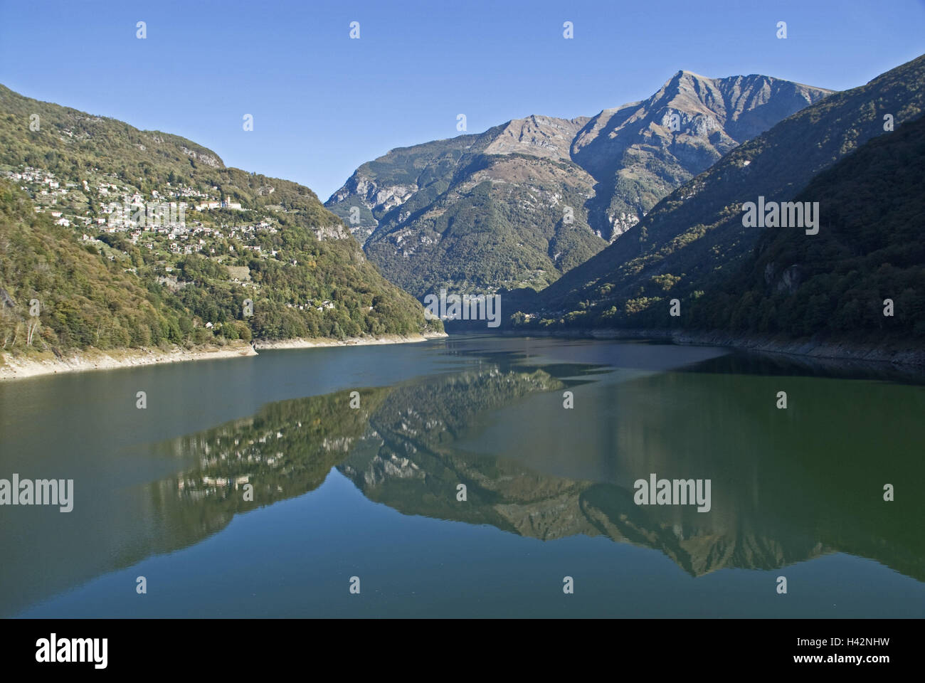 Suisse, Tessin, vallée de Verzasca, réservoir, Lago Tu Vogorno, montagnes, Banque D'Images