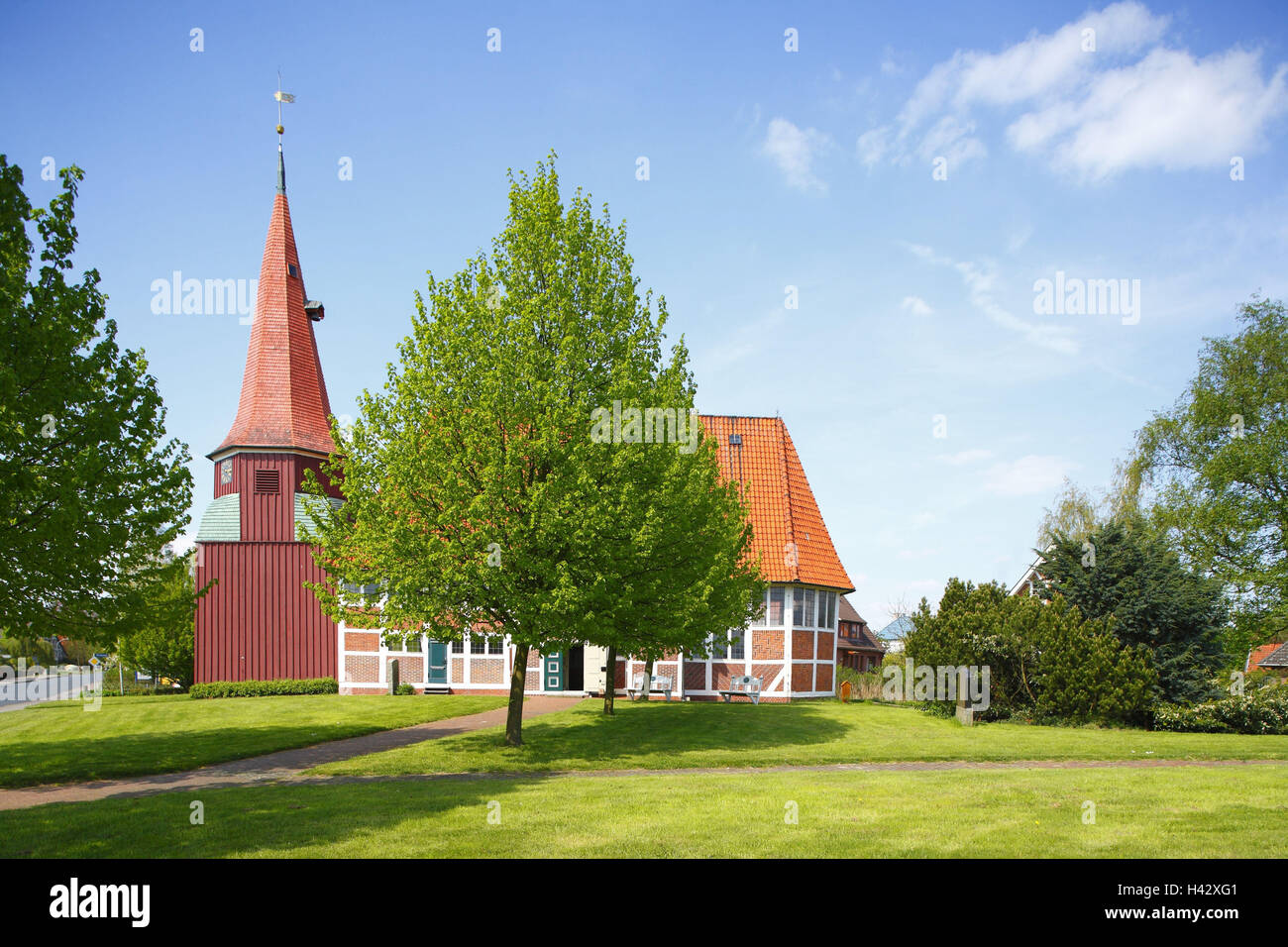 Vieux Pays, l'église Saint Marien en vert digue, Banque D'Images