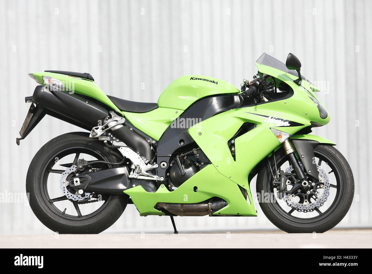 Moto, Kawasaki ZX 10 Ninja, 1000e test comparatif Photo Stock - Alamy