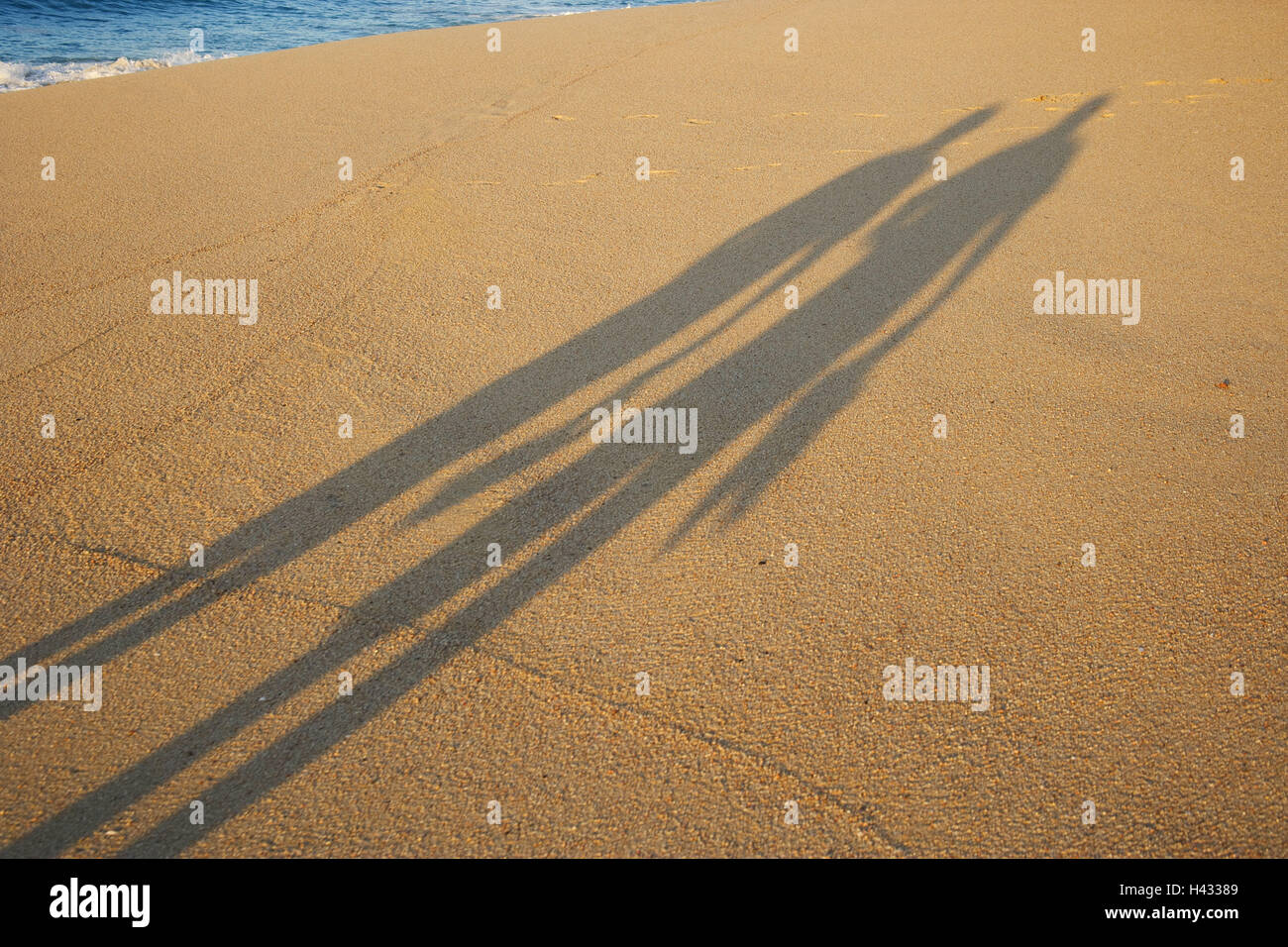 Plage De Sable Fin Lombre Couple Plage Plage Sable
