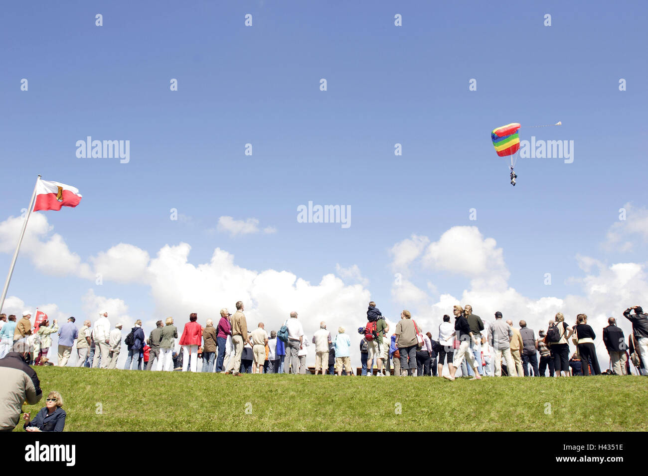 Allemagne, Basse-Saxe, Cuxhaven, dyke, parachutistes, foule, Banque D'Images