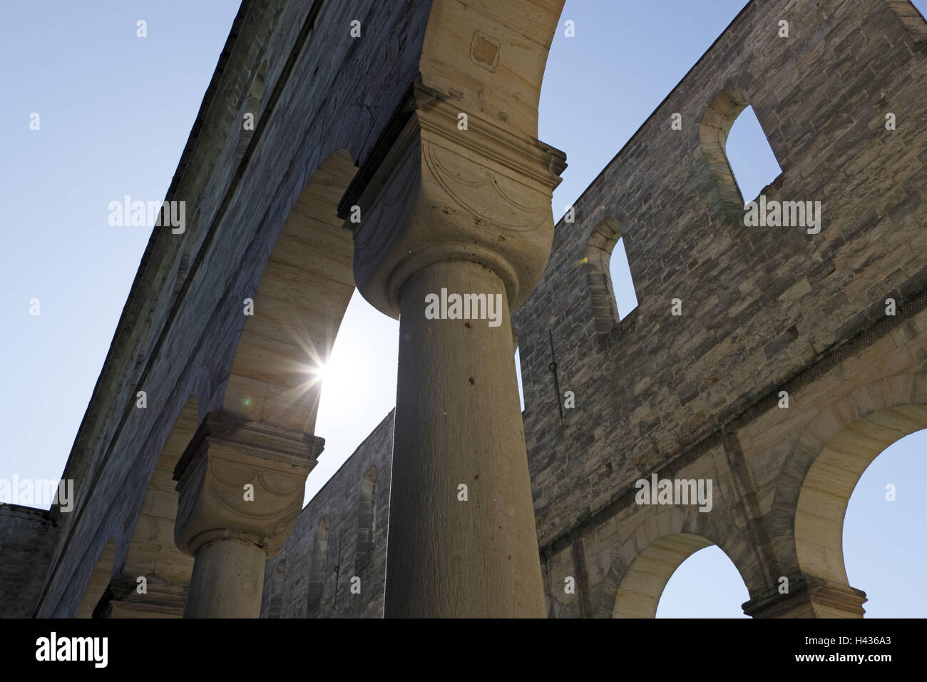 Ruines du cloître bénédictin, Paulinzella's cloître, fondée en 1102 à partir de Paulina, terminé en 1122, piliers, nef, le soleil, Banque D'Images