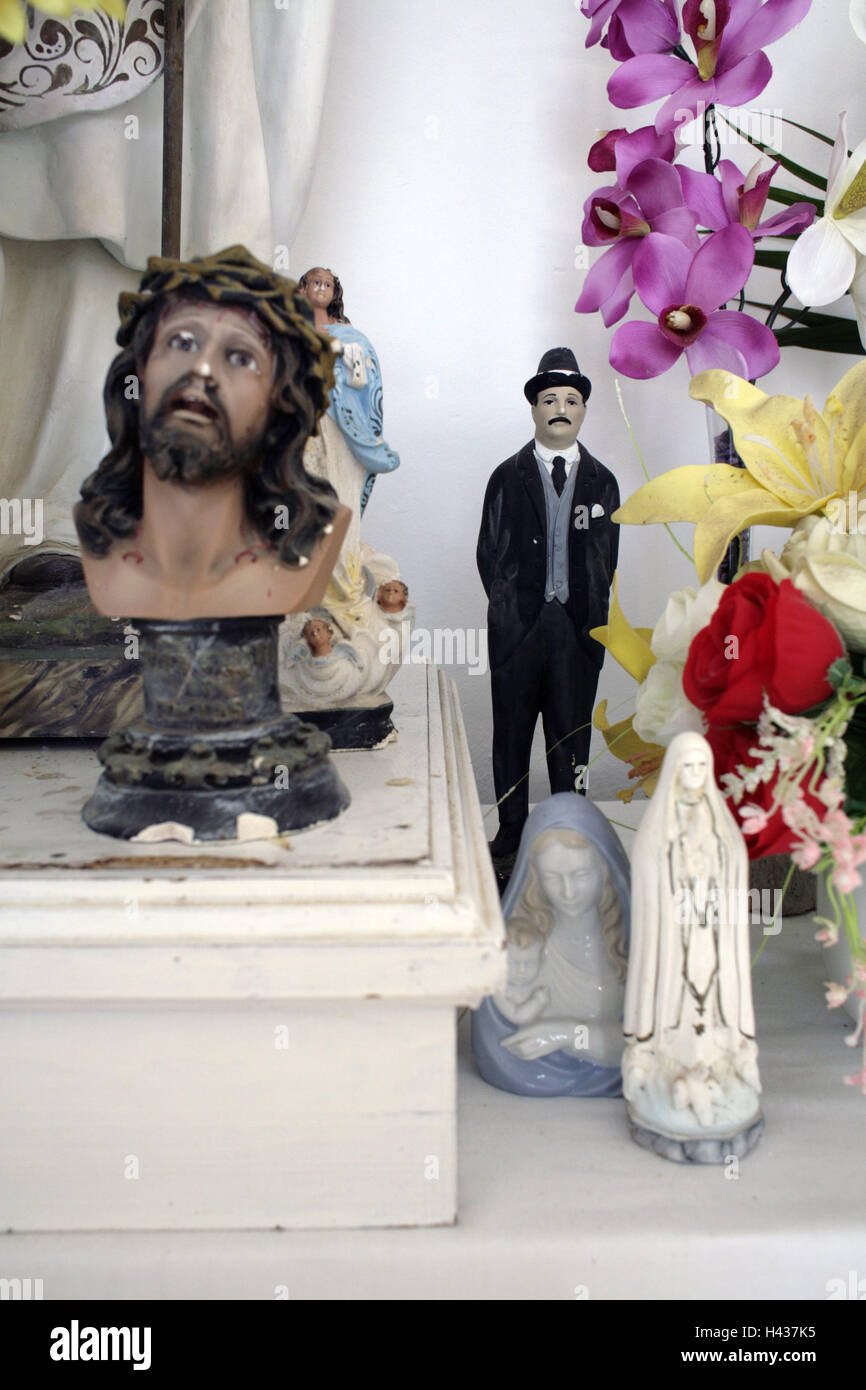 L'Espagne, les Canaries, Tenerife, l'église, à l'intérieur, chiffres, église, figures en bois, figurines en plastique, Jésus, chef, religion, foi, ecclesiastically, saints, les figures d'un saint, l'homme d'action, poursuite, fleurs, Banque D'Images