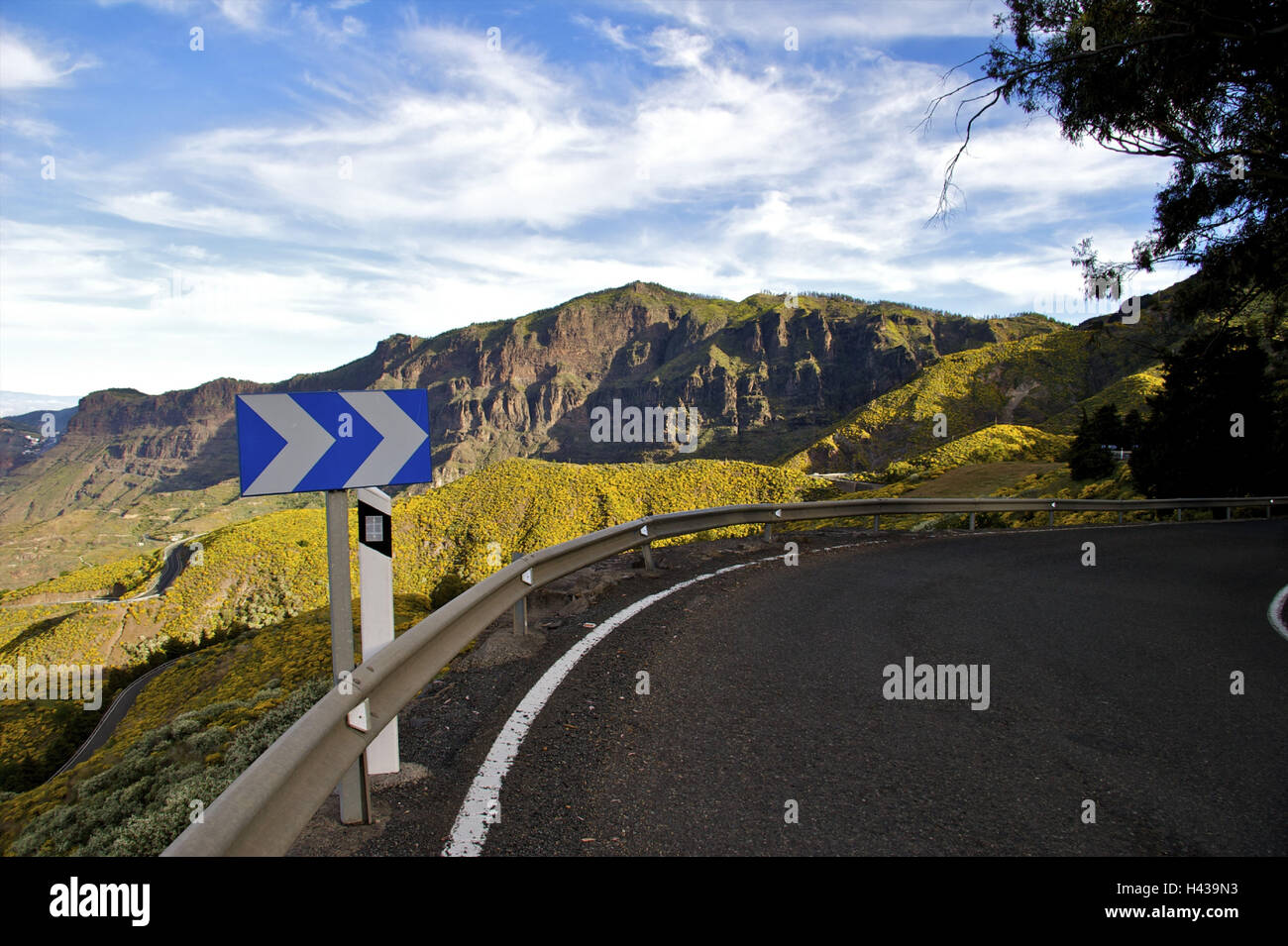 Espagne, Canaries, Grande Canarie grain, Massif central, Cruz de Tejeda, rue, bend, vue, paysage de montagne, Banque D'Images