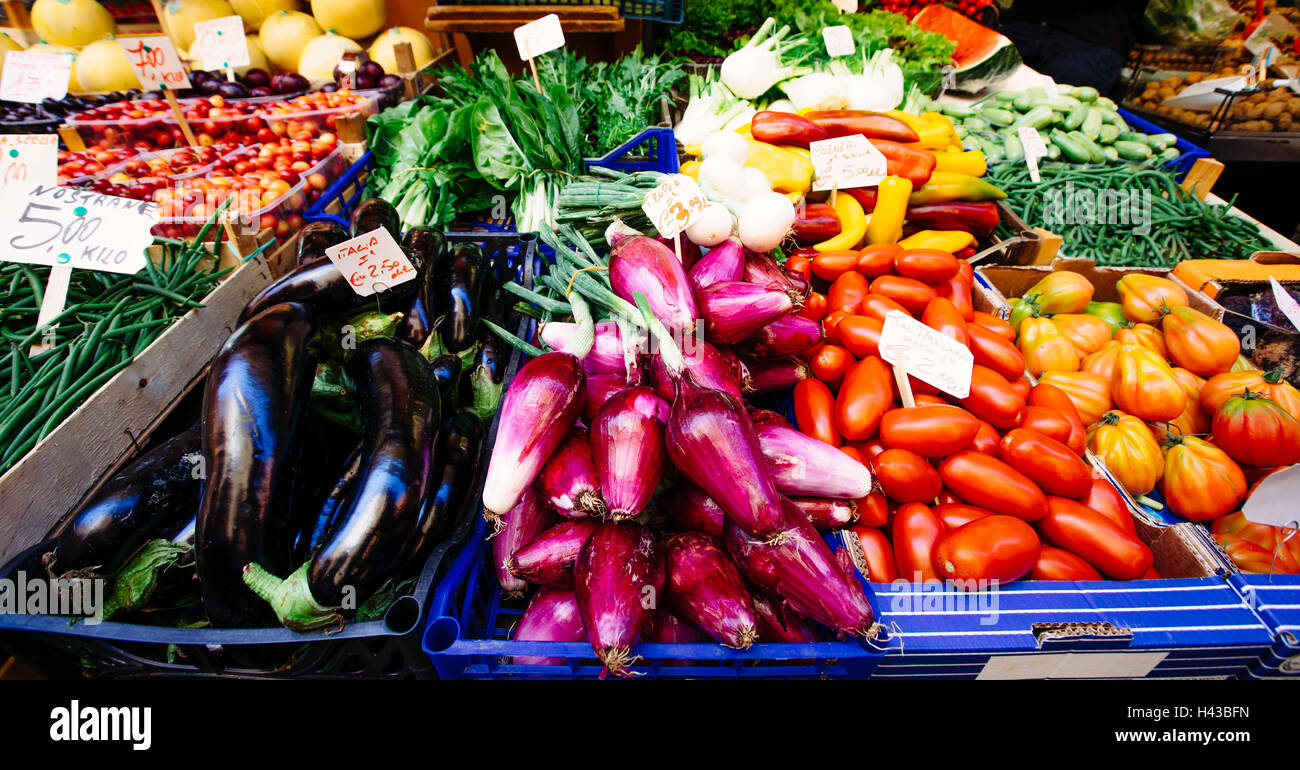 Variété de légumes dans le marché Banque D'Images