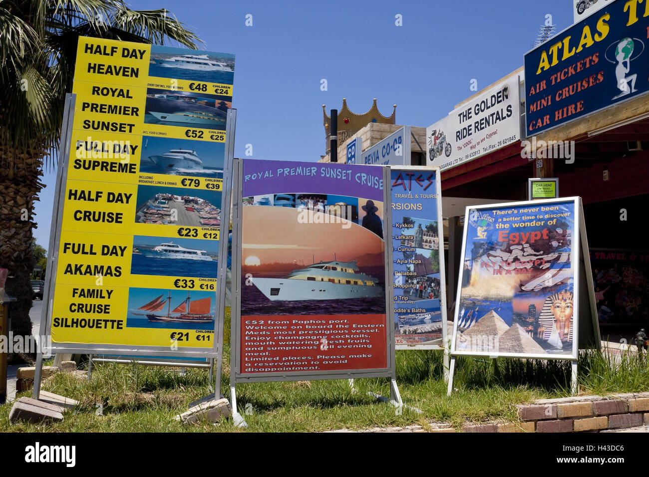 Les panneaux publicitaires, des excursions d'un jour, à Chypre, à Südzypern, côte ouest, Coral Bay, Banque D'Images