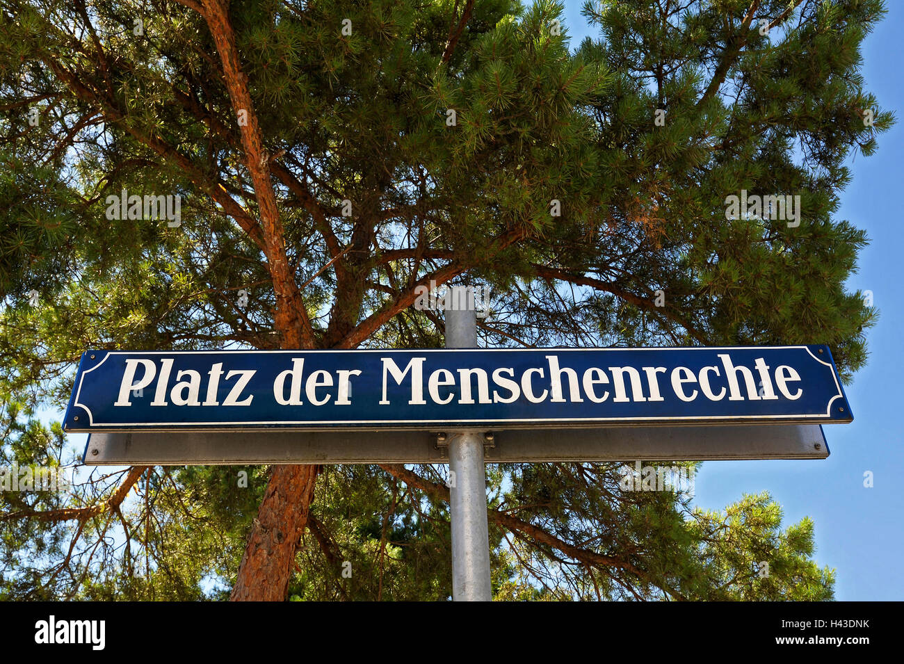 Plaque de rue, Platz der Menschenrechte, place des droits de l'Église évangélique luthérienne, centre communautaire, Messestadt-West, Munich Banque D'Images
