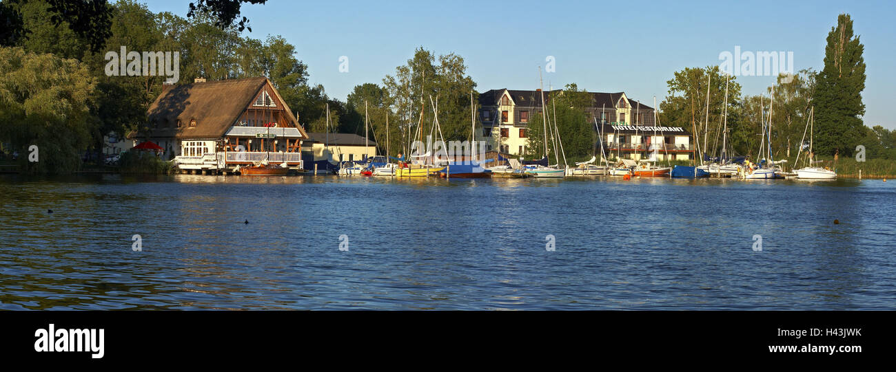 L'Allemagne, les lacs de Mecklembourg plein plaine, Röbel Müritz, voilier, port, Banque D'Images