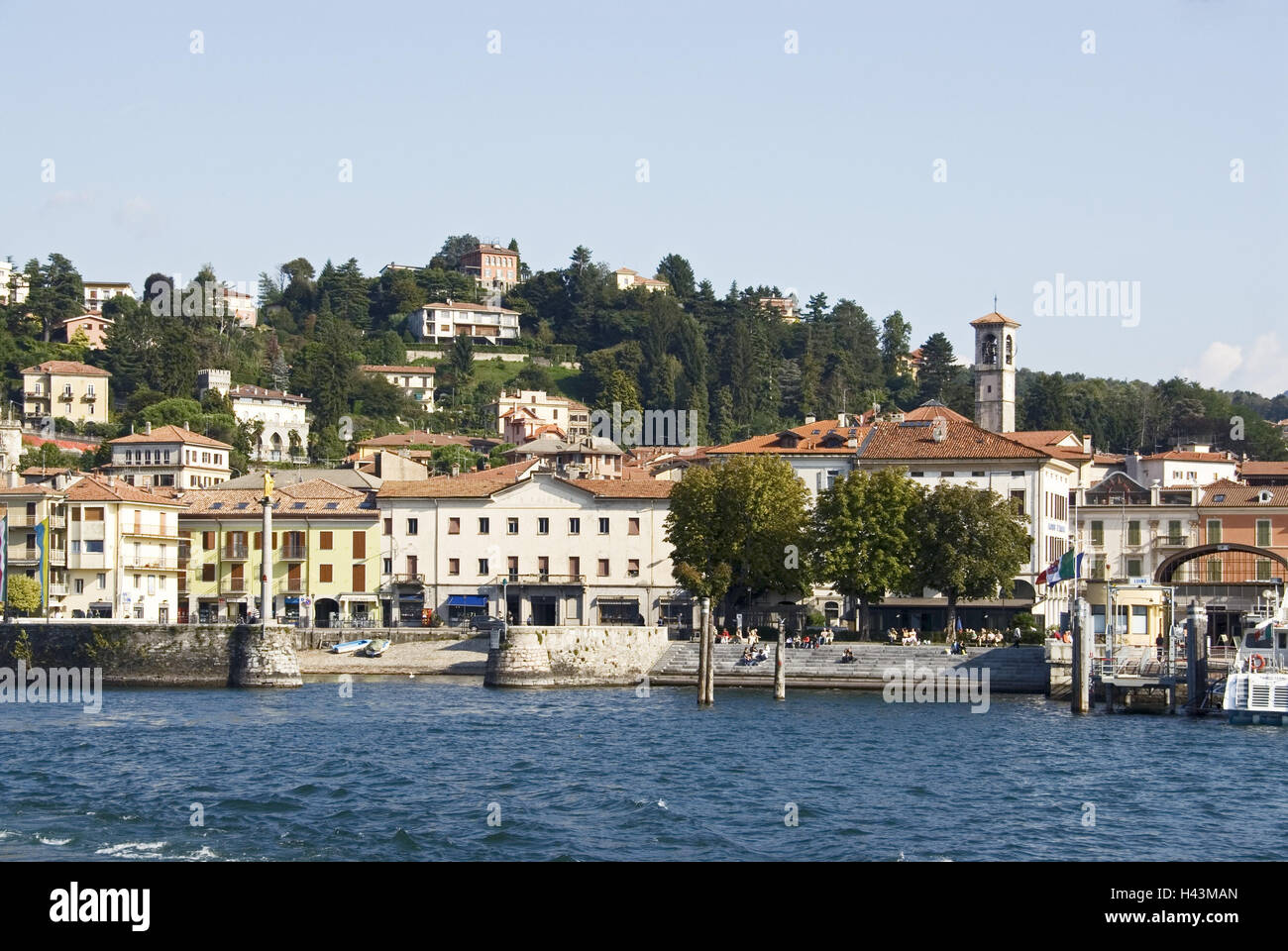 L'Italie, l'Italie du Nord, Lac Majeur, lac, Luino, vue locale, l'église San Pietro, Banque D'Images