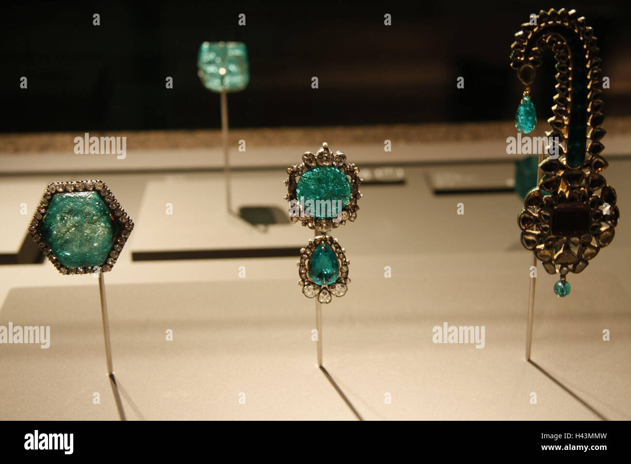 Qatar, Doha, musée nature islamique, des expositions, des bijoux, du Qatar,  de l'endroit d'intérêt, de la culture, de l'édifice du musée, à  l'intérieur, exposition, art, habilement, morceaux de bijoux, pierres  précieuses, turquoise