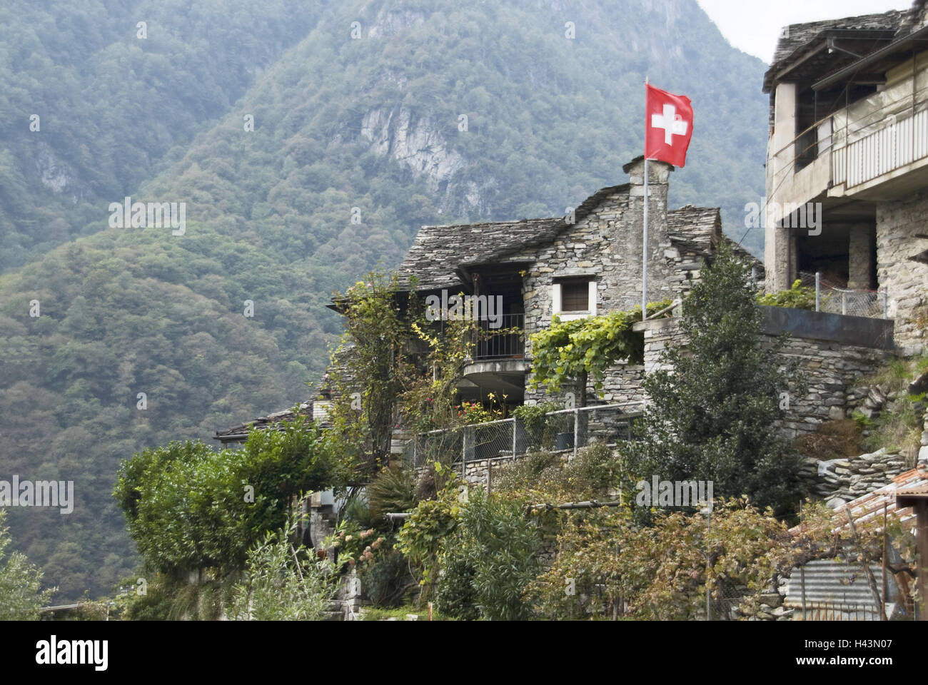 Suisse, Tessin, vallée de Verzasca, Vogorno, maison de village, montagne, Banque D'Images