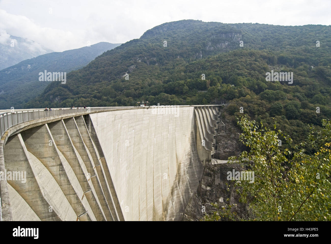 Suisse, Tessin, vallée de Verzasca, réservoir, Lago Tu Vogorno, embouteillage mur défensif, montagnes, Banque D'Images