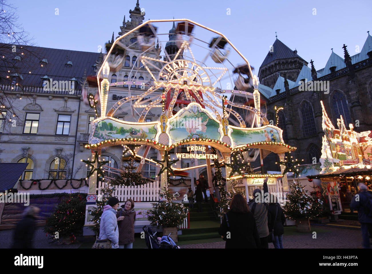 Allemagne, Bremen, Noël, soirée, visiteur, le modèle ne libération, cour de la cathédrale, grande ourse, la conduite des affaires, Noël, Noël, bâtiment, marché, Ville, tour, l'avent, temps de l'Avent, à l'extérieur, les gens, les arbres de Noël, tradition, décorés, Christm Banque D'Images