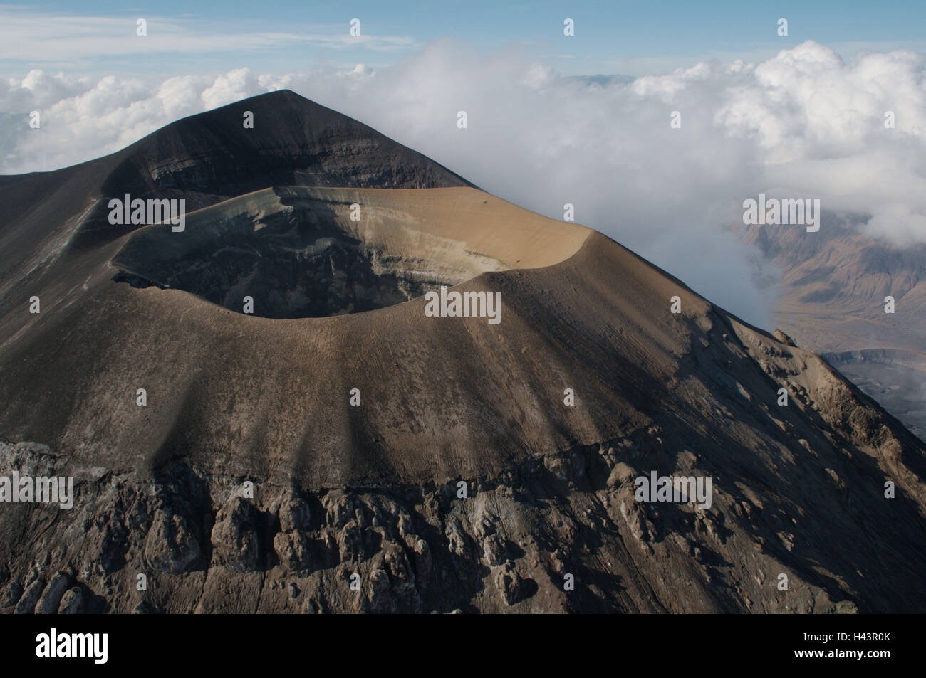 Vulcano crater Banque de photographies et d’images à haute résolution — free download