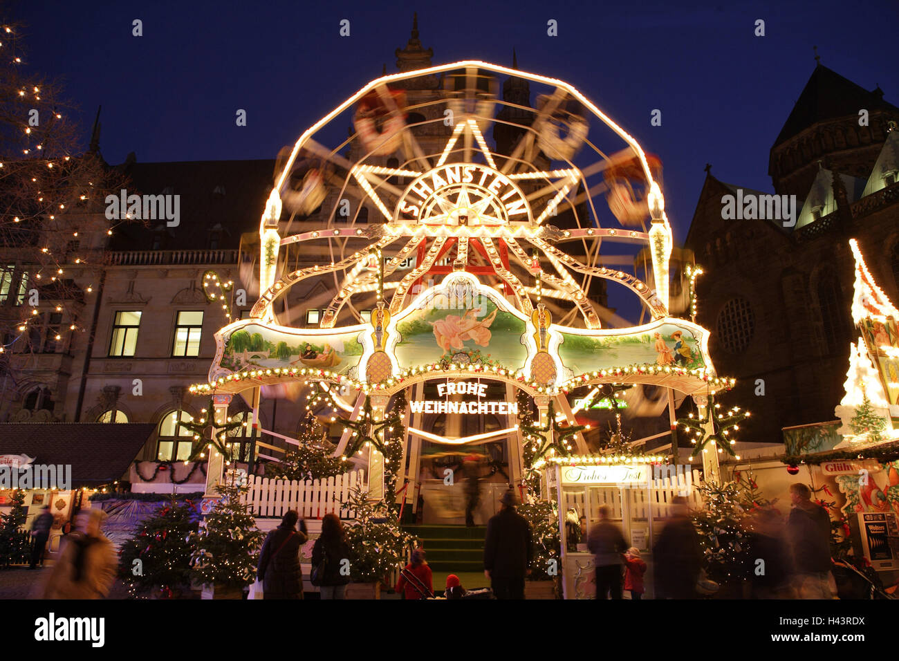 Allemagne, Bremen, Noël, soirée, visiteur, le modèle ne libération, cour de la cathédrale, grande ourse, la conduite des affaires, Noël, Noël, bâtiment, marché, ville, l'Avent, à l'extérieur, avent, personne, arbres de Noël, tradition, stand, décoré, Noël, amusement, tradition, yule marée, pour Noël, l'éclairage, Banque D'Images