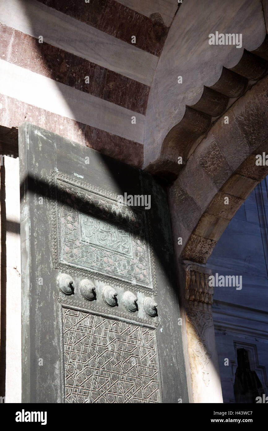 La Turquie, Istanbul, Sultan Ahmet Camii, mosquée bleue', détail, porte, ville, ville, port, Metropolis, de la culture, de la foi, la religion, l'Islam, de la structure, historiquement, l'architecture, l'église, Bethaus, construction, Sultan-Ahmet sacré-Camii, la mosquée du sultan Ahmed, mosquée, objectif, d'entrée, l'échantillon, d'ornements, de personne, point d'intérêt, vue, destination, à l'extérieur, Banque D'Images