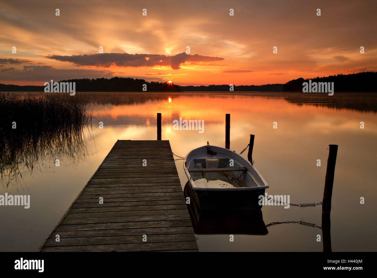 Allemagne, Brandebourg, lac Rheinsberg, jetée, le lever du soleil, Banque D'Images